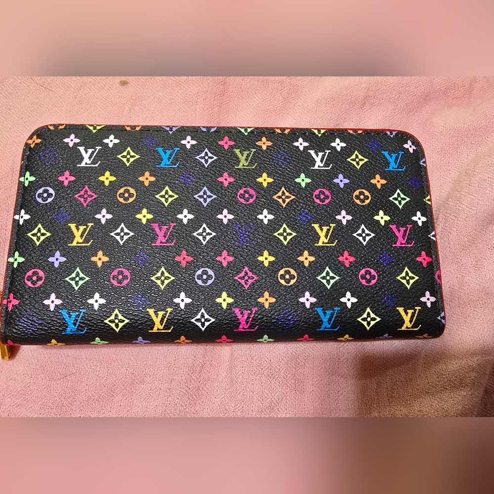 New ( No Tags) Rainbow Logo Wallet Iconic Design